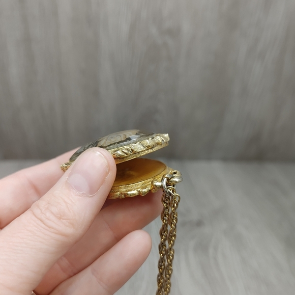 Max‎ Factor Victorian Rose Solid Perfume Locket Necklace Vintage 70s Gold Tone - Picture 15 of 16